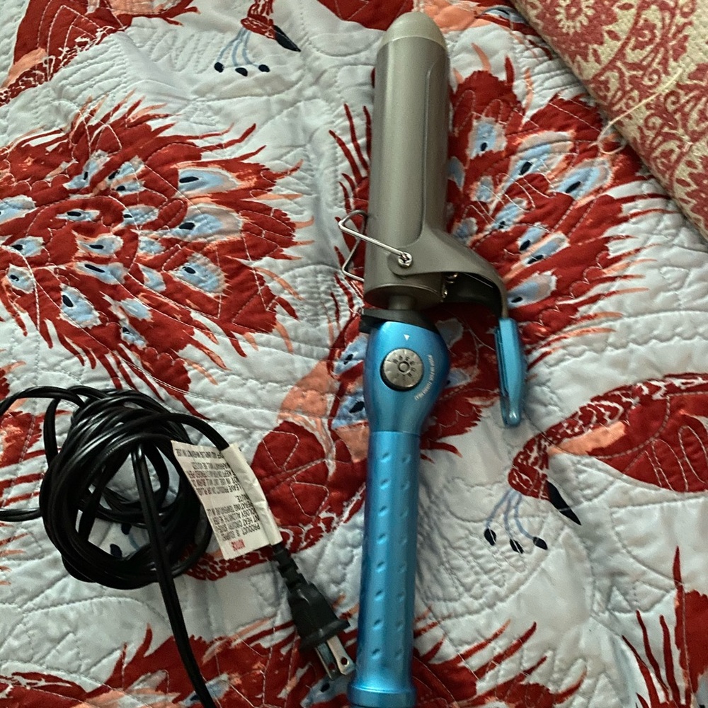 BaByliss Pro  nano titanium spring curling iron